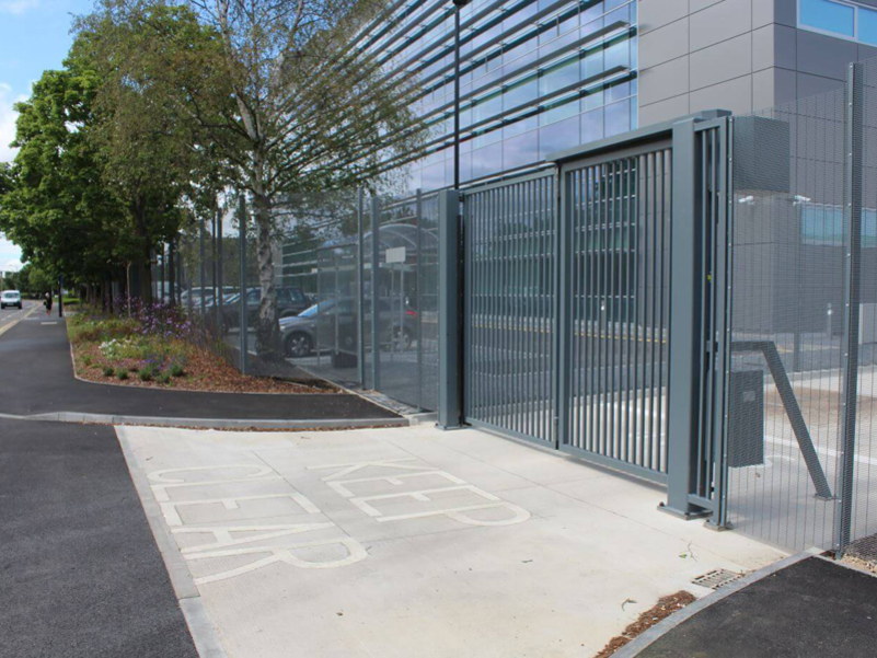 Folding gates for compact entrances