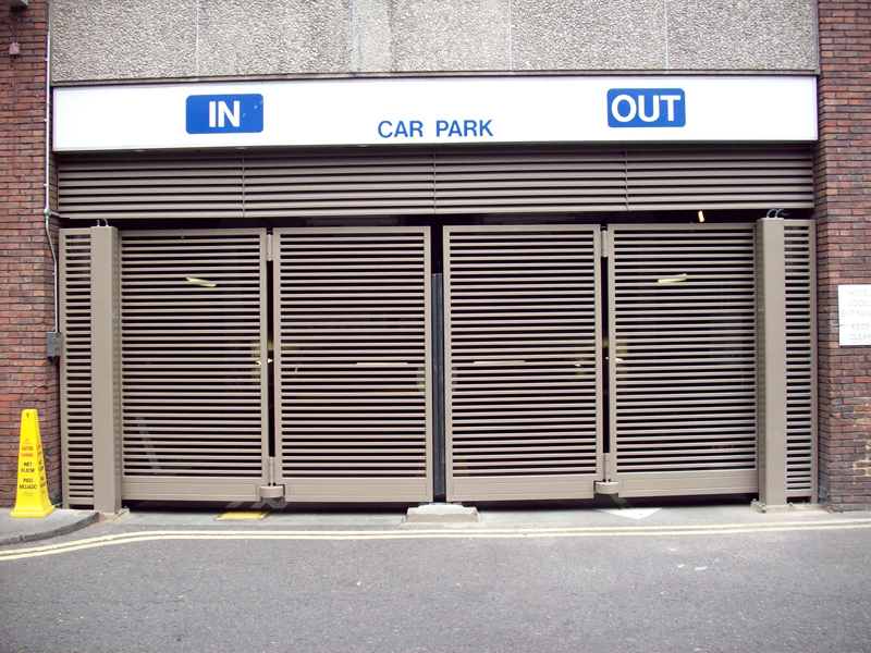 Car park trackless gates