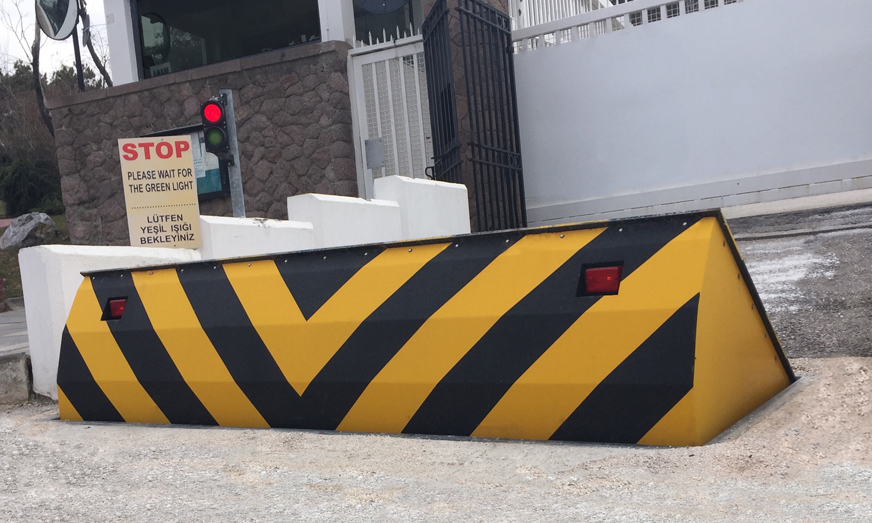CSG 10503 Vehicle blocking wedge barrier withstanding impacts of up to 50mph
